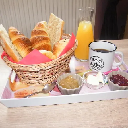 Chez Laurent Et Sandrine - Parking - Jusqu'a 4 - 6 Couchages - Possibilite De Petit-dejeuner - Possibilite De Privatif *